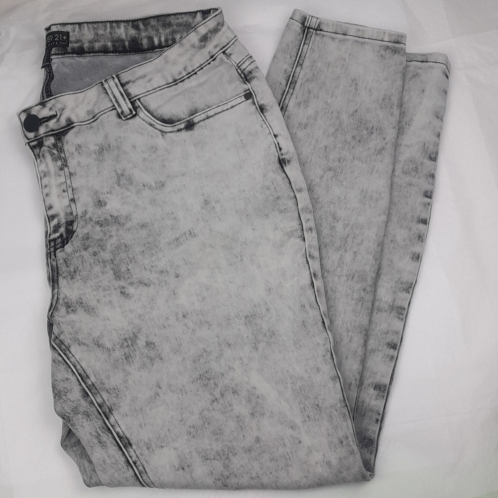 Free w/ Any Purchase- Forever 21 + Gray Acid Wash Skinny Jeans